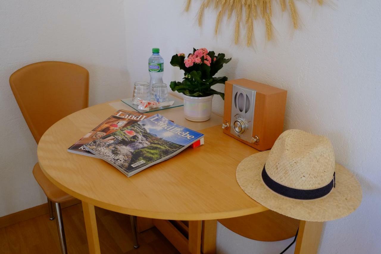 Ferienzimmer Zülli Erlach Exterior foto